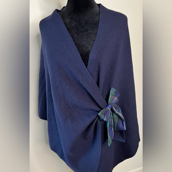 Women’s NWT navy plaid tartan cape shawl
cottage core
One size
Key hole cape - Picture 1 of 7